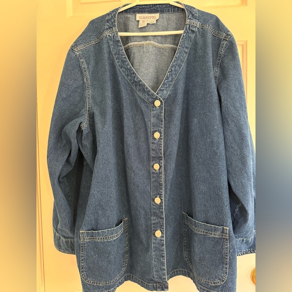 Silhouettes button down jean jacket with pockets. - Picture 3 of 11